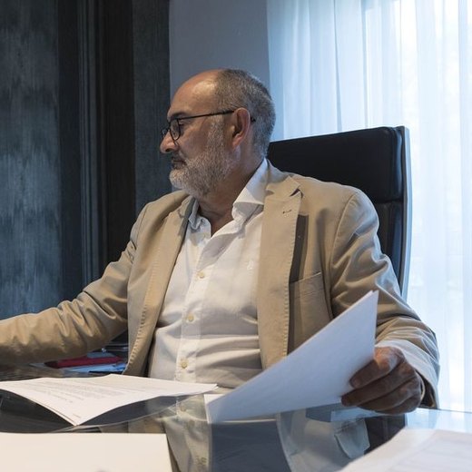 Manuel Pérez Peña, abogado fundador de LEGALTECH IA, en su despacho